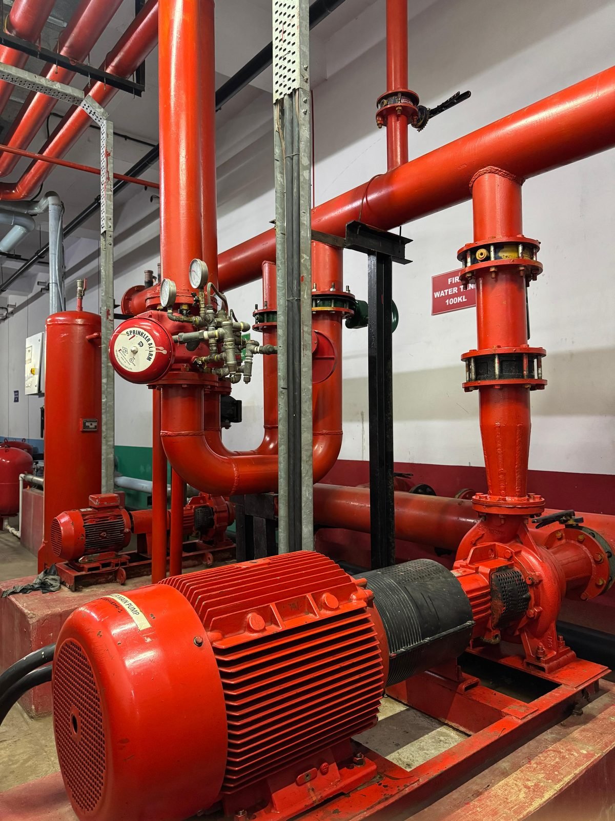 Sprinkler jockey pump and fire water tank
